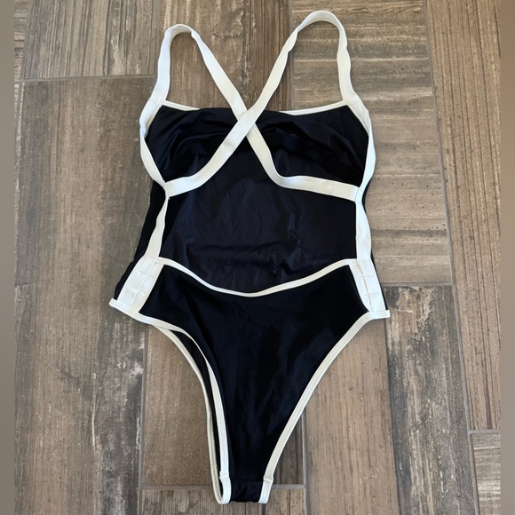 New L*Space Ribbed Baewatch One Piece Swimsuit size Medium - Picture 9 of 10